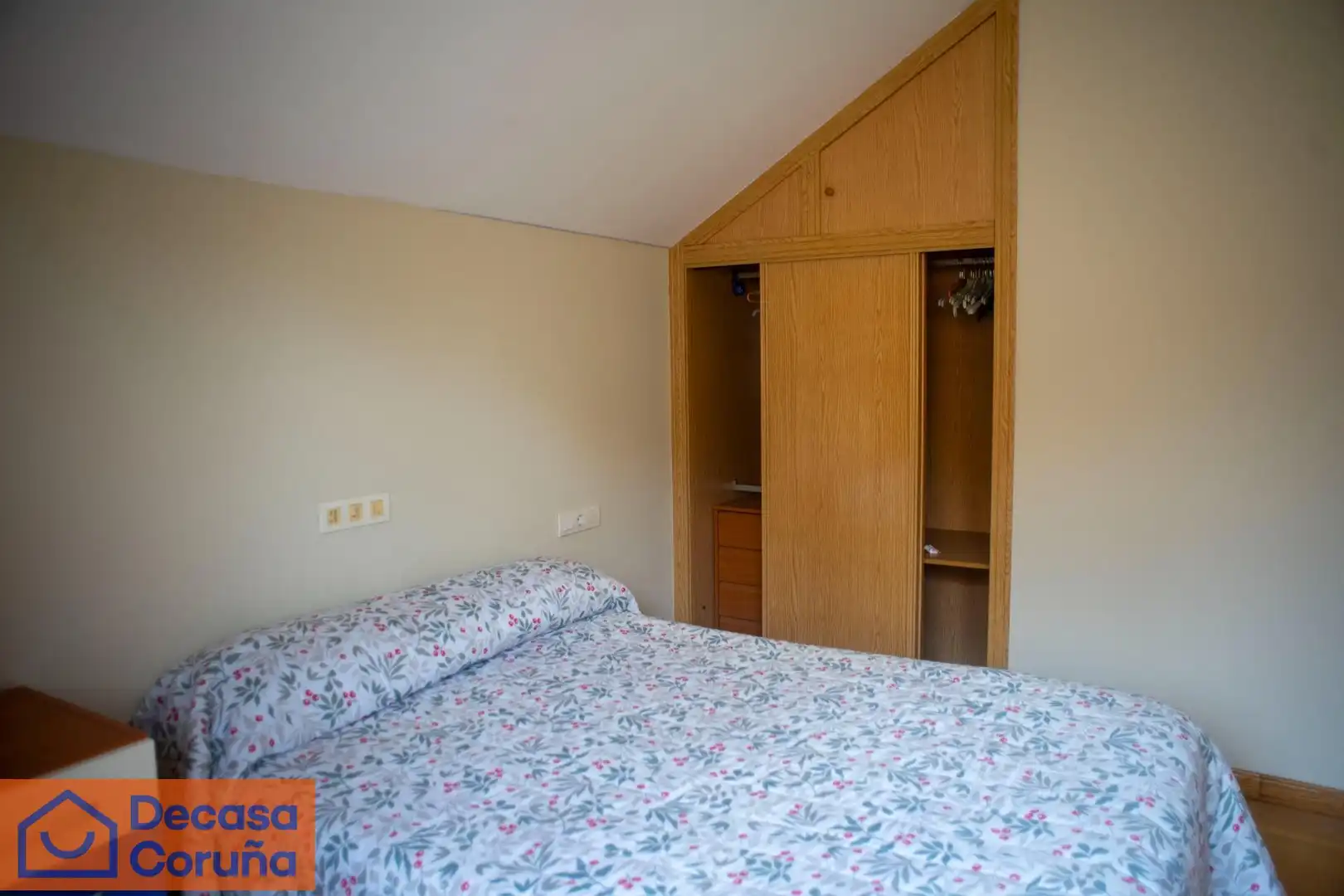 Habitación de Casa o chalet de alquiler en Oleiros con Calefacción, Parquet y Terraza