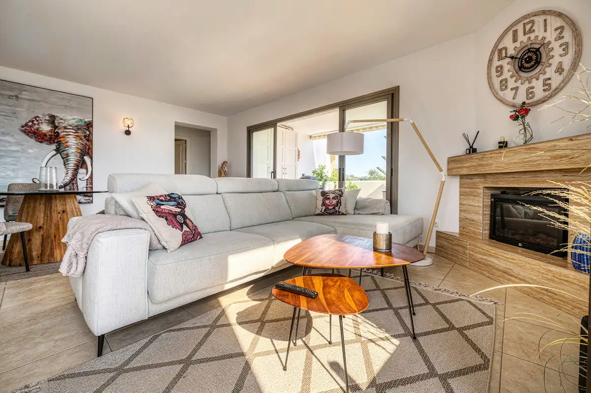 Apartamento con piscina en venta en Calahonda, imagen 11