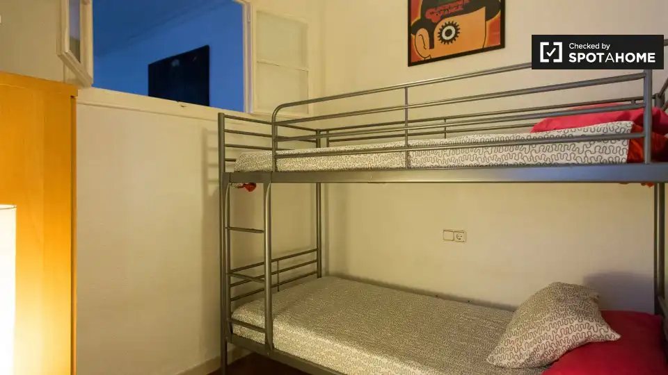 Bedroom of Flat for share in Barcelona  with Air Conditioner and Terrace