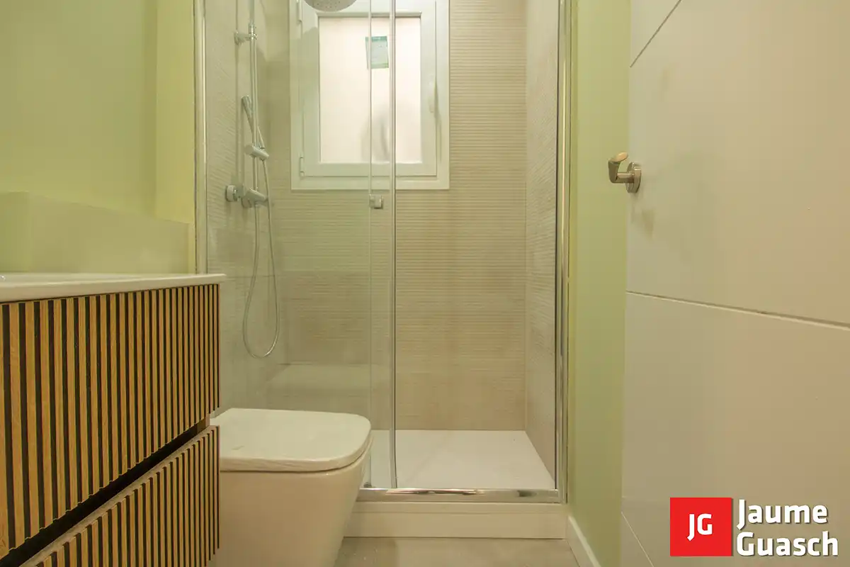 Badezimmer von Wohnung zum Verkauf in Torredembarra mit Klimaanlage, Heizung und Parkett