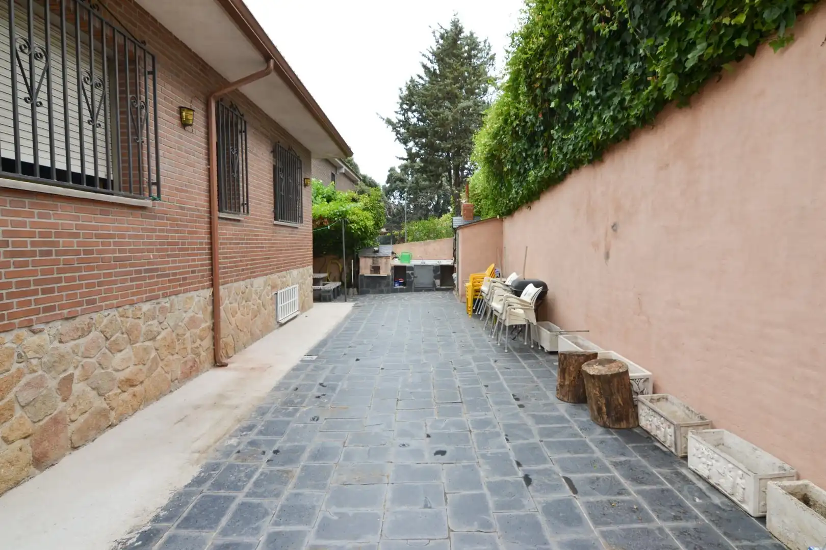 Exterior view of Houses for sale in Casarrubios del Monte  with Air Conditioner, Heating and Private garden
