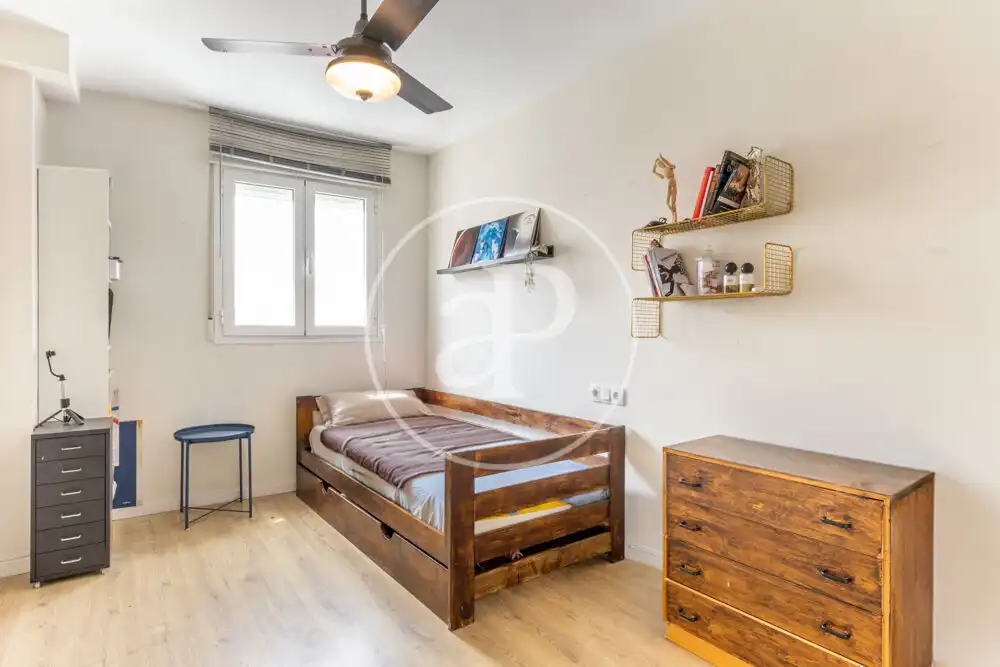 Schlafzimmer von Dachboden zum Verkauf in Valencia mit Klimaanlage, Heizung und Privatgarten