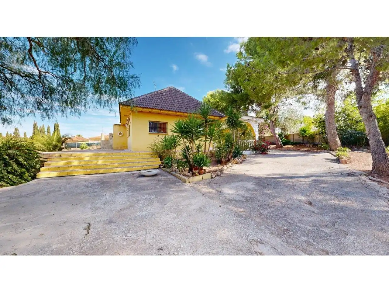 Vista exterior de Casa o chalet en venta en Llíria con Jardín privado, Terraza y Piscina