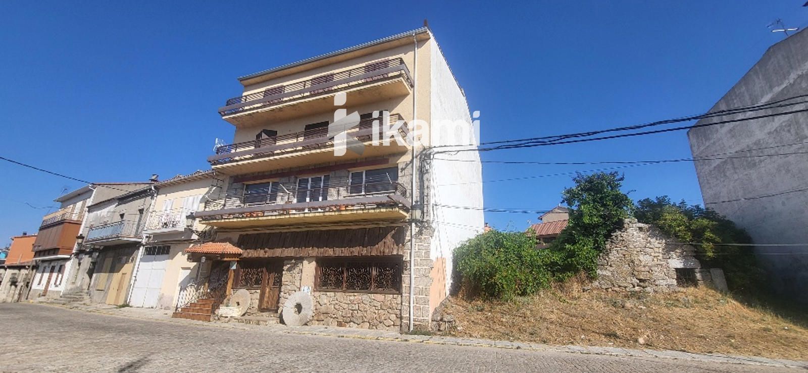 Vista exterior de Edifici en venda en Peguerinos