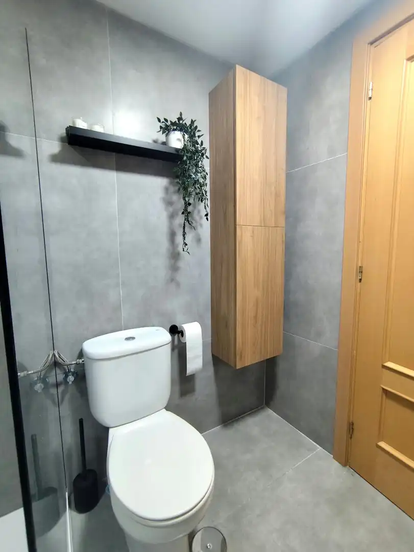 Bathroom of Ground floor for rent in Algeciras  with Private garden, Furnished and Alarm