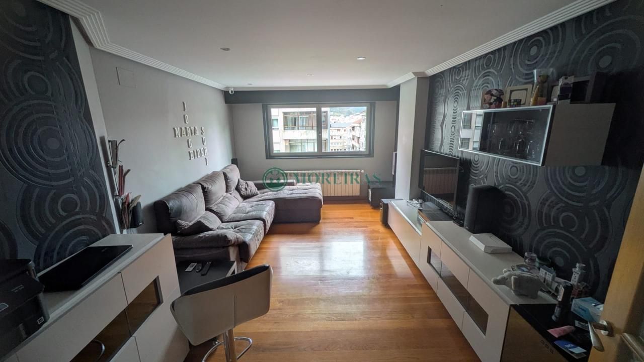 Sala d'estar de Pis en venda en Ourense Capital  amb Calefacció i Traster