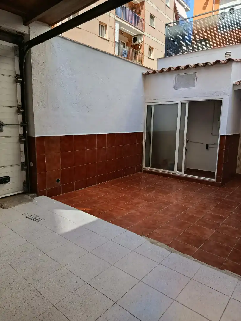 Terrasse von Erdgeschoss zum Verkauf in Badalona mit Klimaanlage, Heizung und Parkett