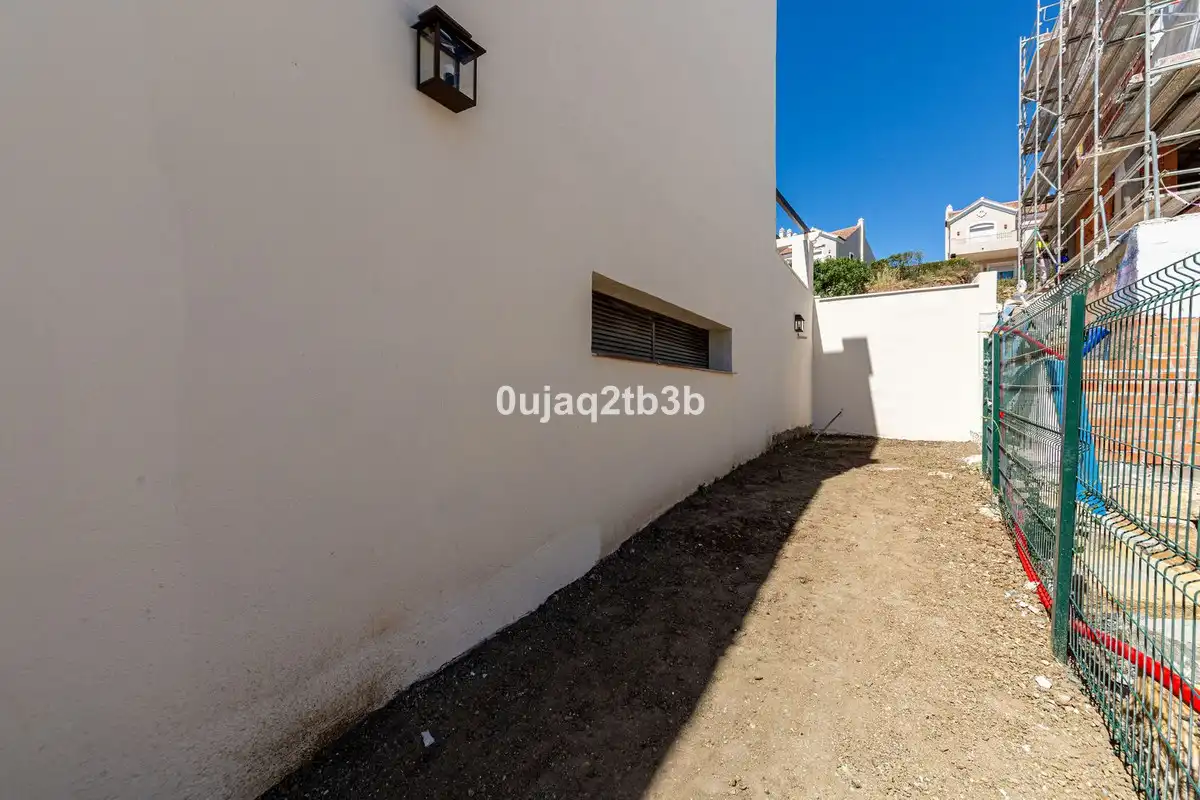 Casa adosada de alquiler en Estepona con Aire acondicionado, Jardín privado y Terraza