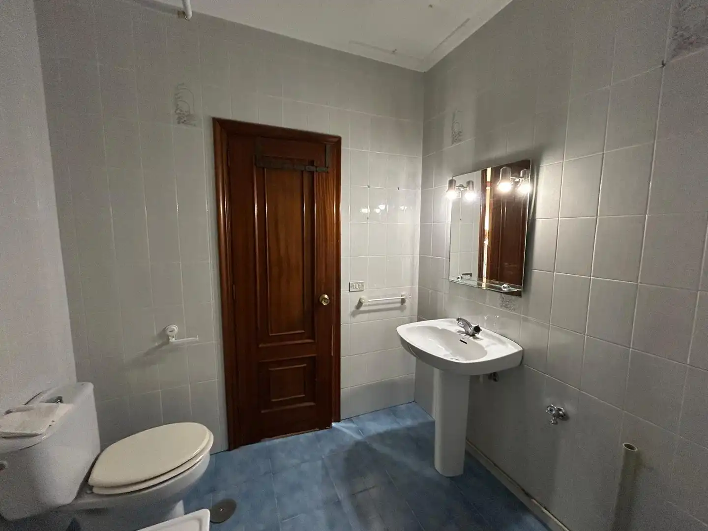 Bathroom of Detached homes for sale in Vigo   with Parquet flooring and Oven
