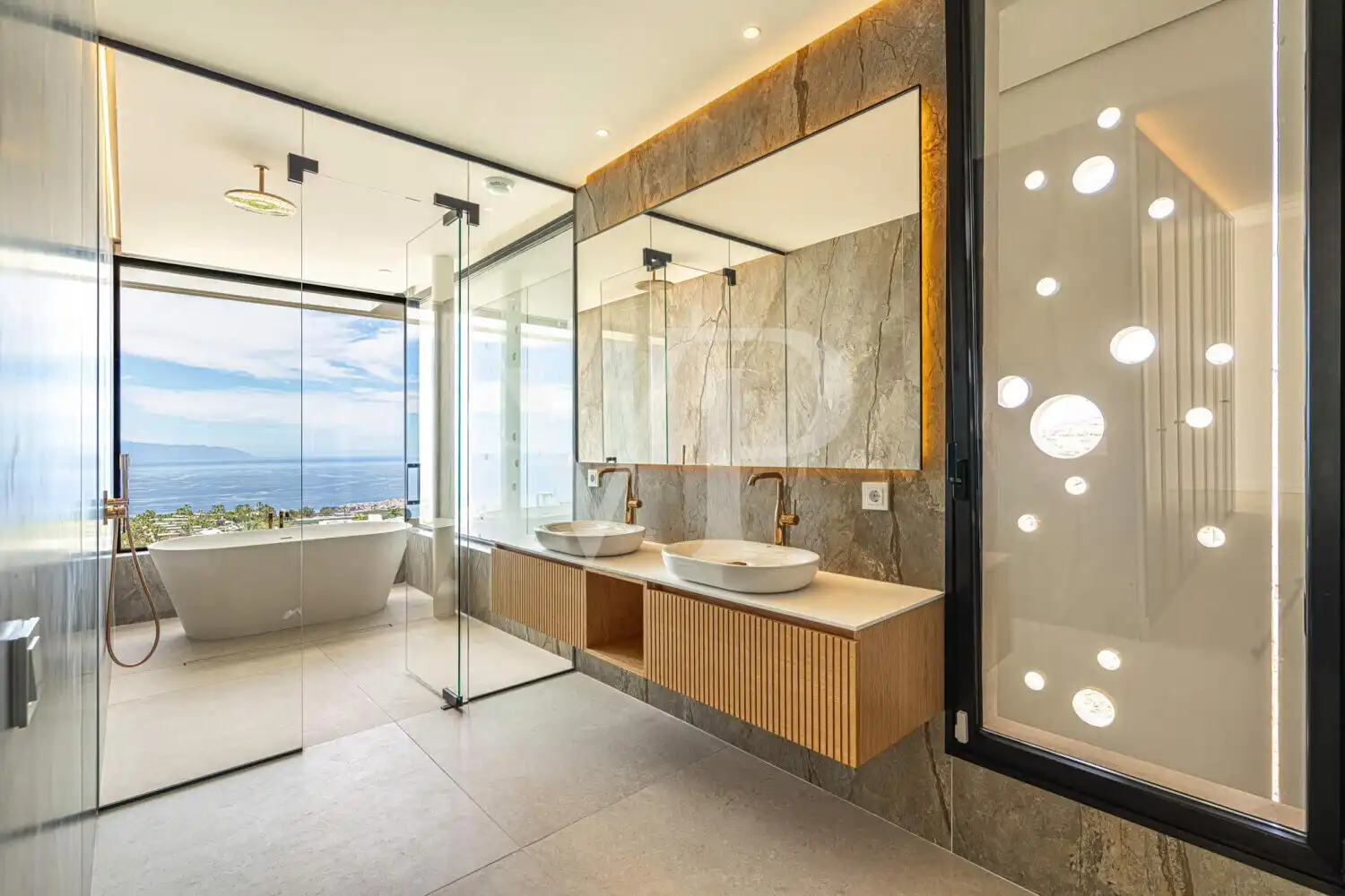 Badezimmer von Haus oder Chalet zum Verkauf in Guía de Isora mit Klimaanlage, Terrasse und Sauna