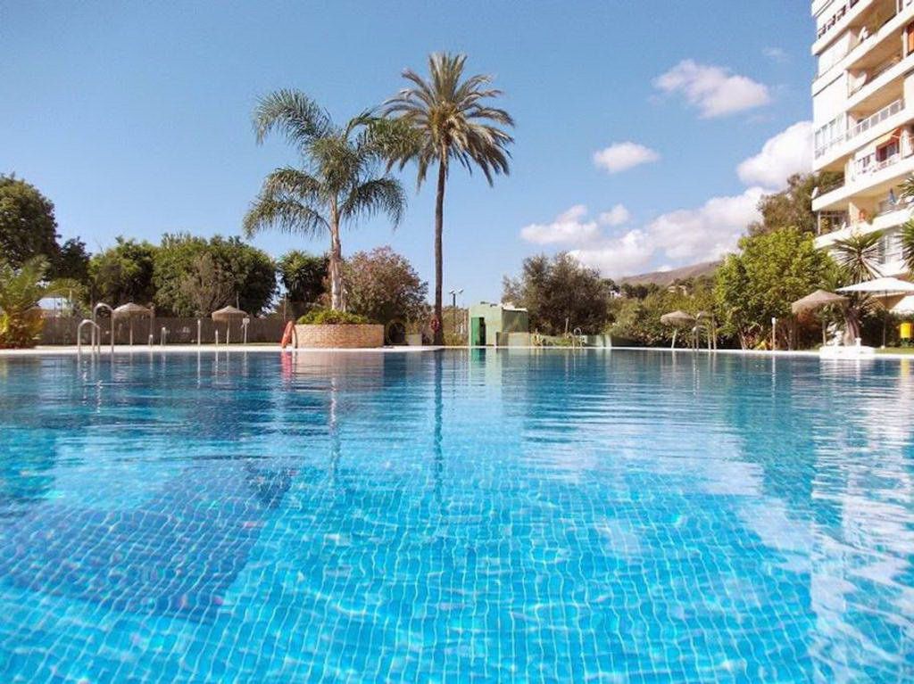 Piscina de Estudi en venda en Torremolinos amb Aire condicionat, Calefacció i Terrassa
