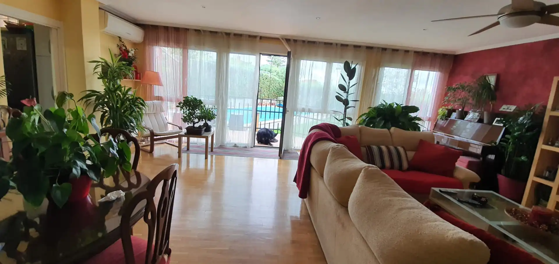 Sala de estar de Casa o chalet en venta en Boadilla del Monte con Aire acondicionado, Calefacción y Jardín privado