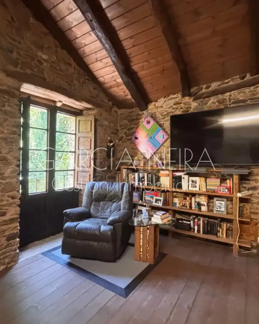 Sala de estar de Finca rústica en venta en Baralla con Jardín privado, Parquet y Amueblado