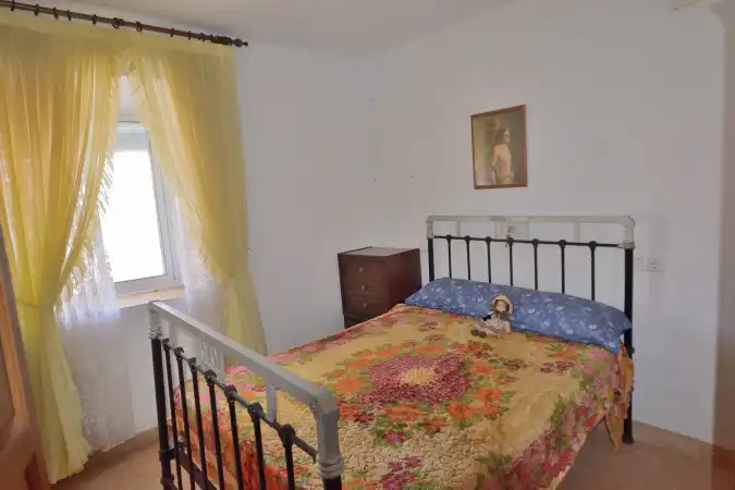 Dormitori de Casa adosada en venda en Faraján amb Terrassa, Traster i Balcó