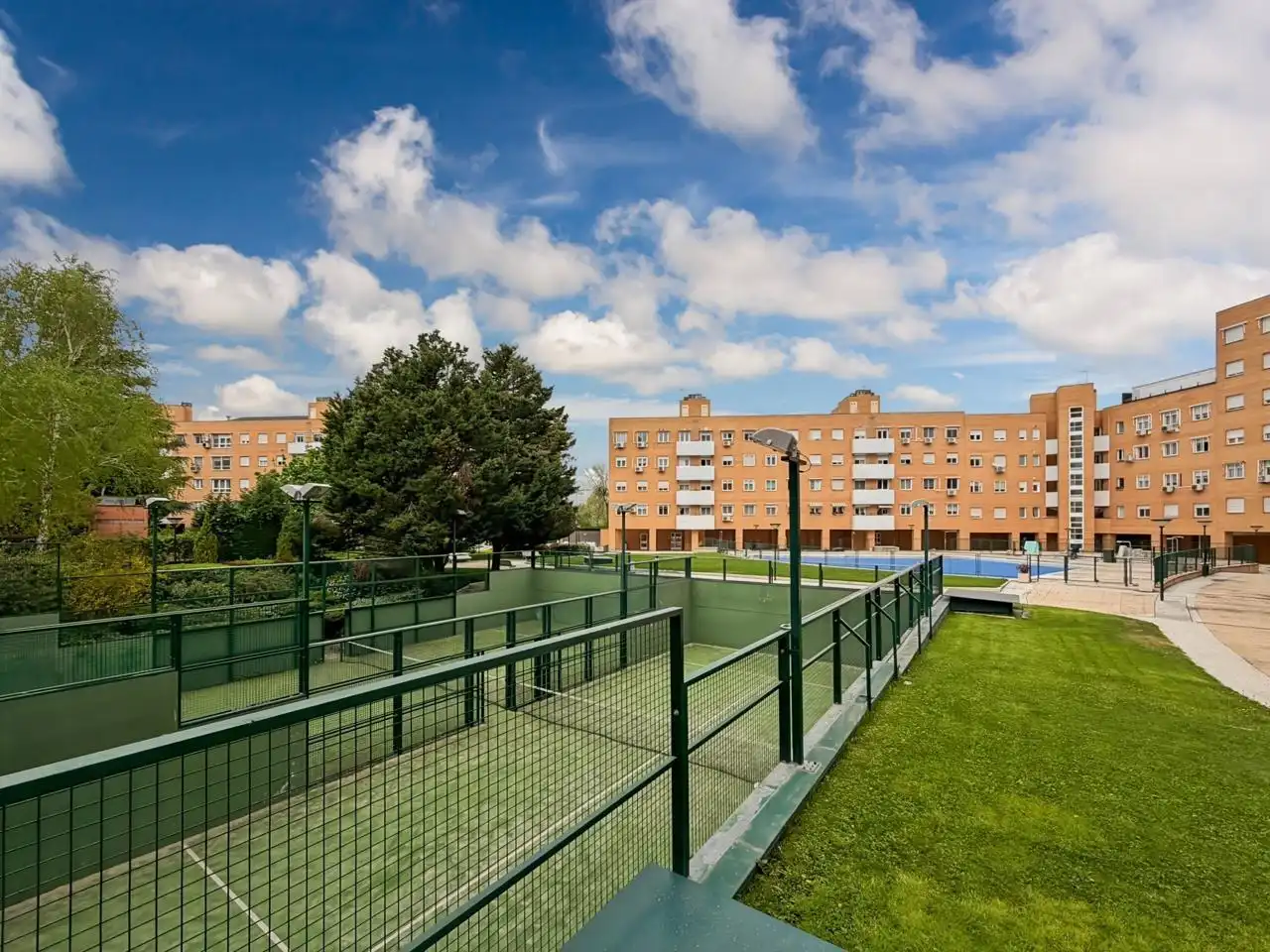 Vista exterior de Piso en venta en Madrid con Aire acondicionado, Calefacción y Piscina comunitaria