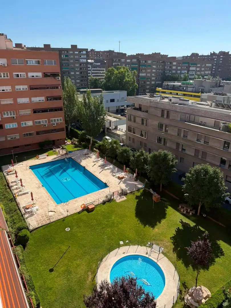 Swimming pool of Flat for sale in Madrid  with Air Conditioner, Heating and Terrace