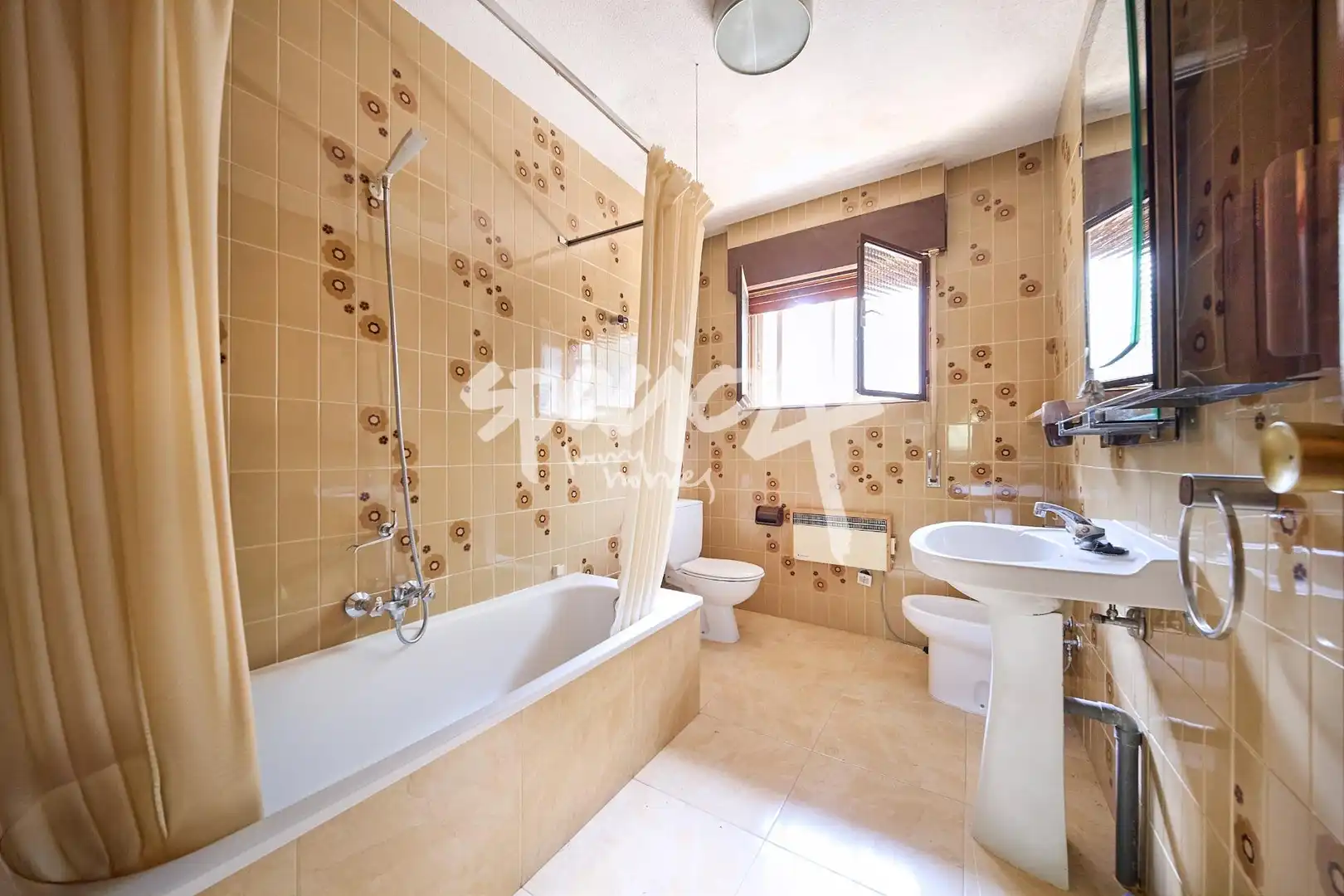 Bathroom of Houses for sale in Galapagar  with Heating, Private garden and Terrace