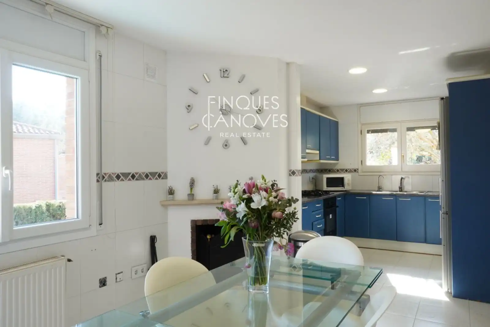 Comedor de Casa adosada en venta en Girona con Aire acondicionado, Calefacción y Jardín privado