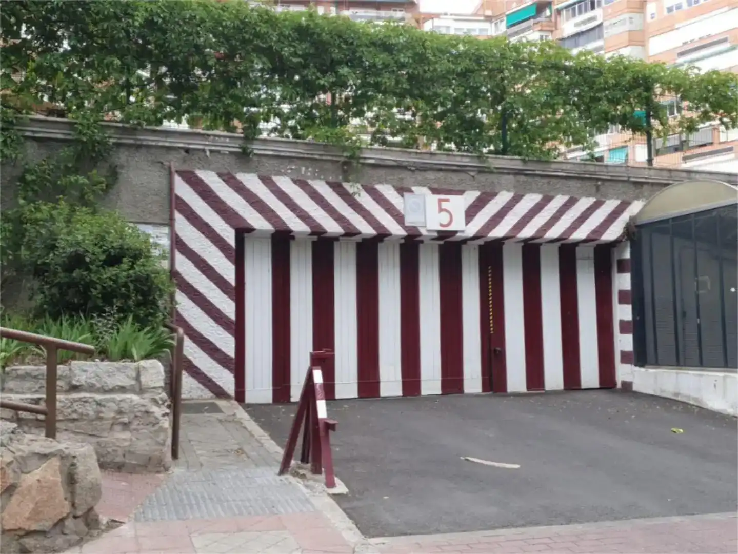 Exterior view of Garage for rent in Madrid