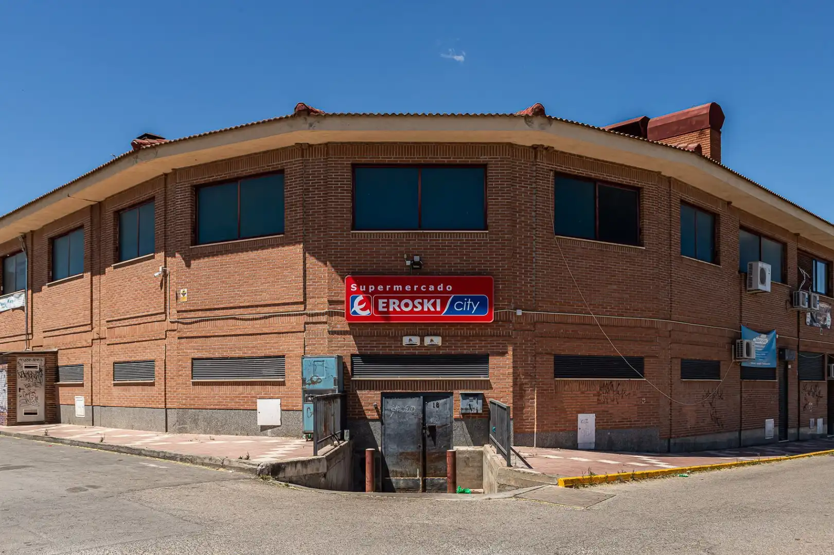 Vista exterior de Casa o xalet en venda en Nuevo Baztán amb Aire condicionat, Calefacció i Jardí privat