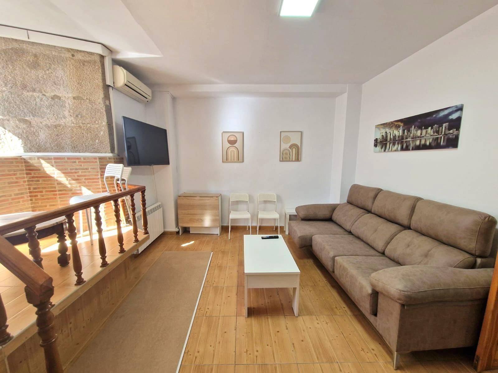Living room of Flat to rent in Plasencia  with Air Conditioner and Heating