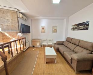 Living room of Flat to rent in Plasencia  with Air Conditioner and Heating