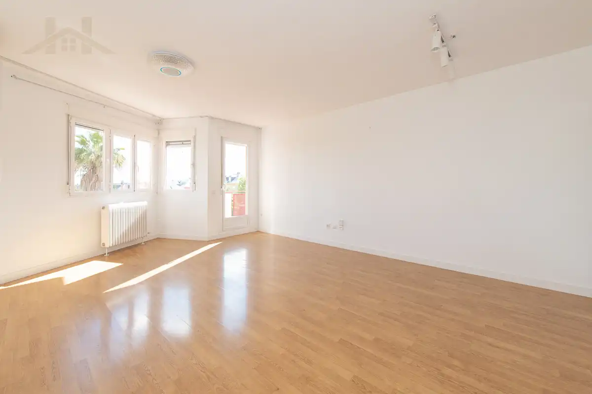 Living room of Flat for sale in Boadilla del Monte  with Air Conditioner, Heating and Storage room