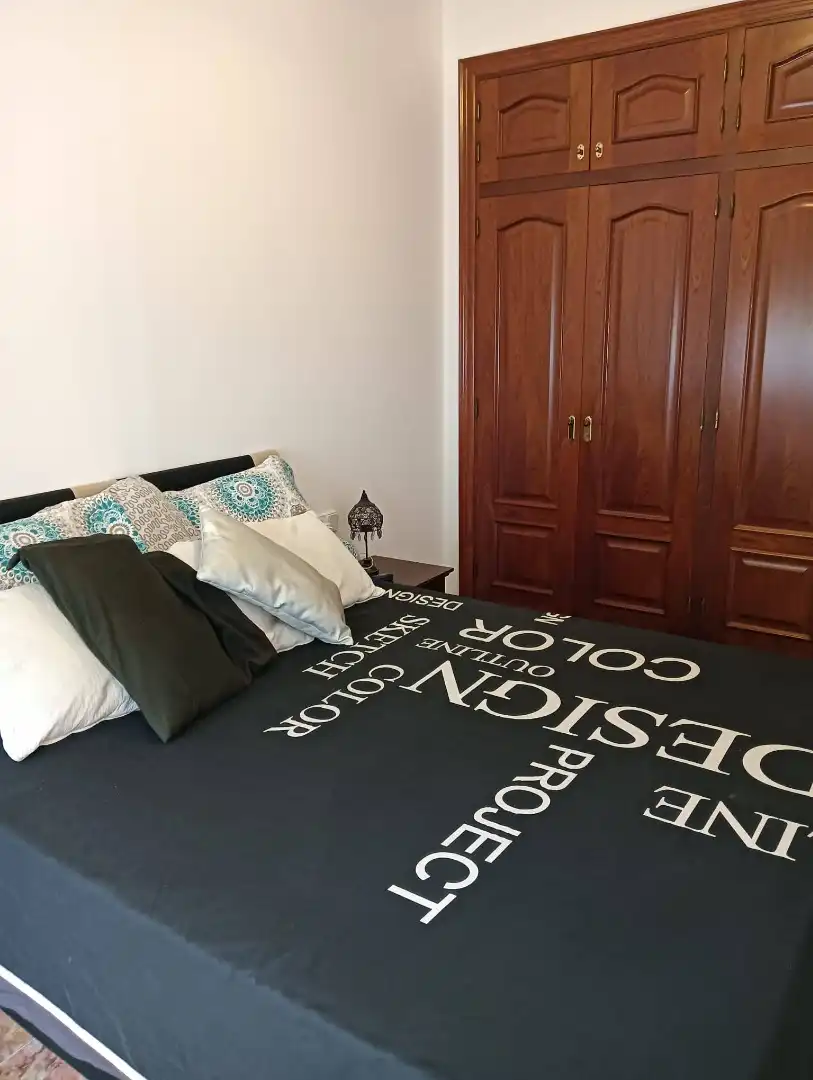 Habitación de Casa adosada en venta en Vilanova i la Geltrú con Aire acondicionado, Calefacción y Jardín privado