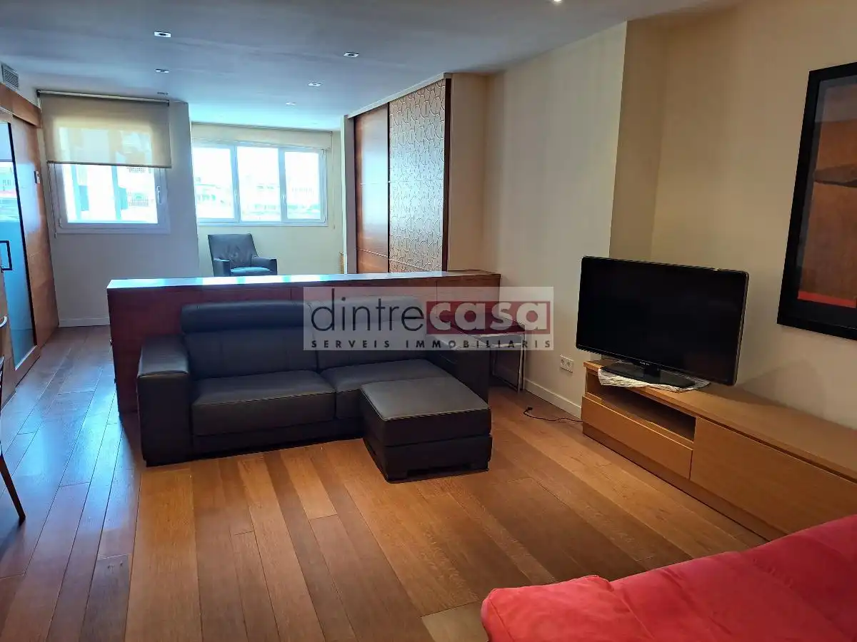 Wohnzimmer von Loft zum Verkauf in Barcelona mit Heizung und Ofen
