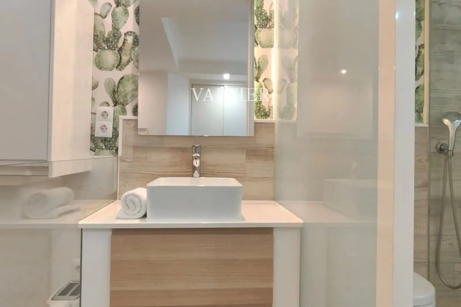 Bathroom of Flat for rent in Madrid  with Air Conditioner and Furnished