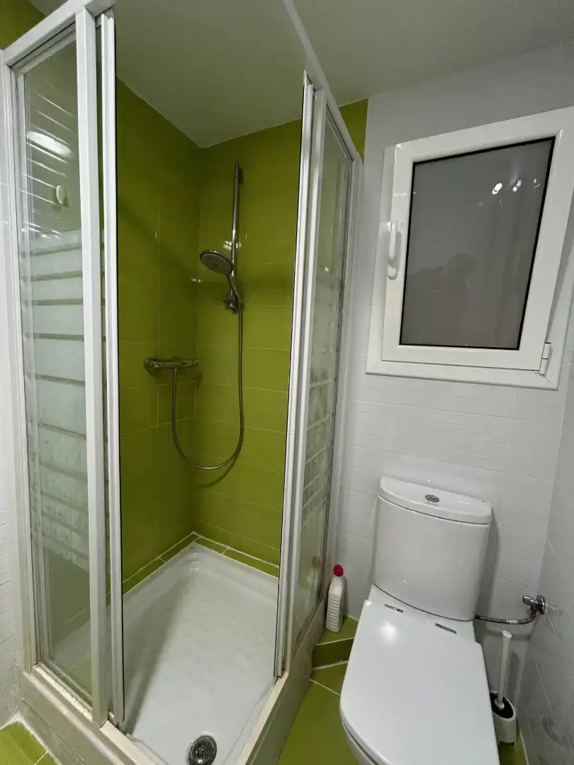 Bathroom of Flat for sale in L'Hospitalet de Llobregat  with Air Conditioner, Heating and Oven
