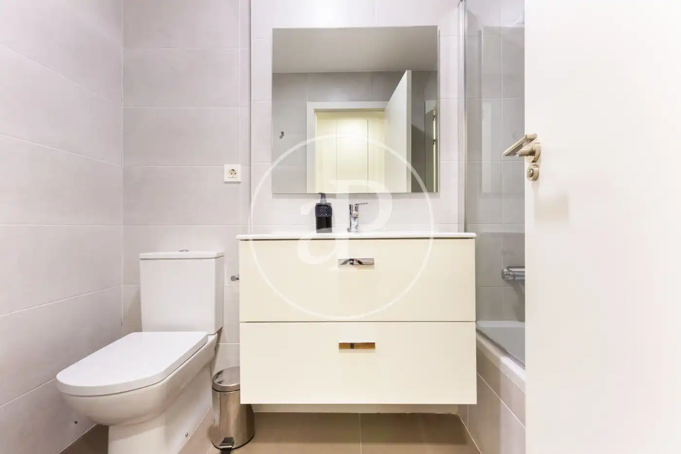 Bathroom of Flat for rent in Valencia  with Air Conditioner, Heating and Furnished