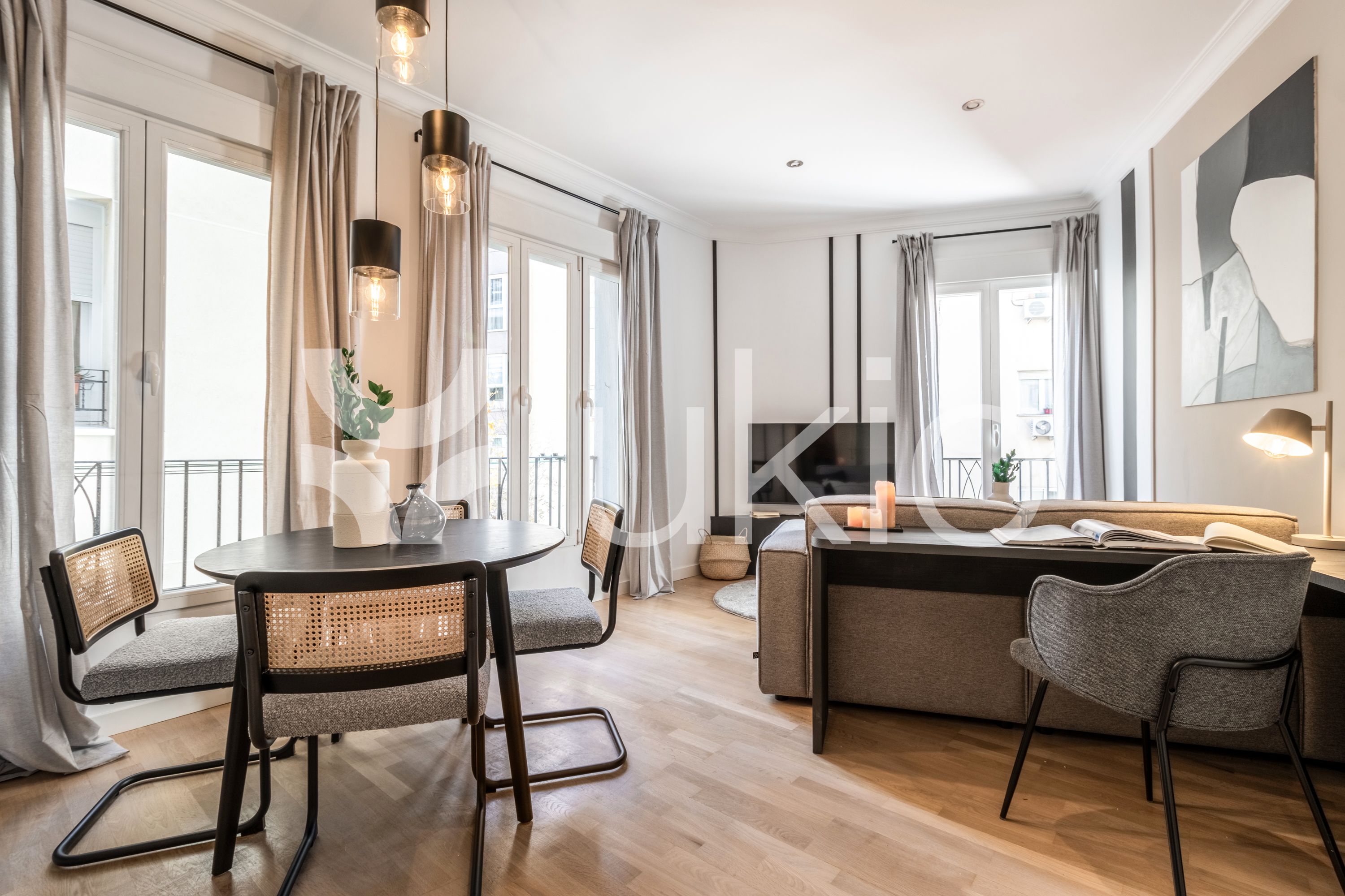 Außenansicht von Gebaude zur Miete in  Madrid Capital