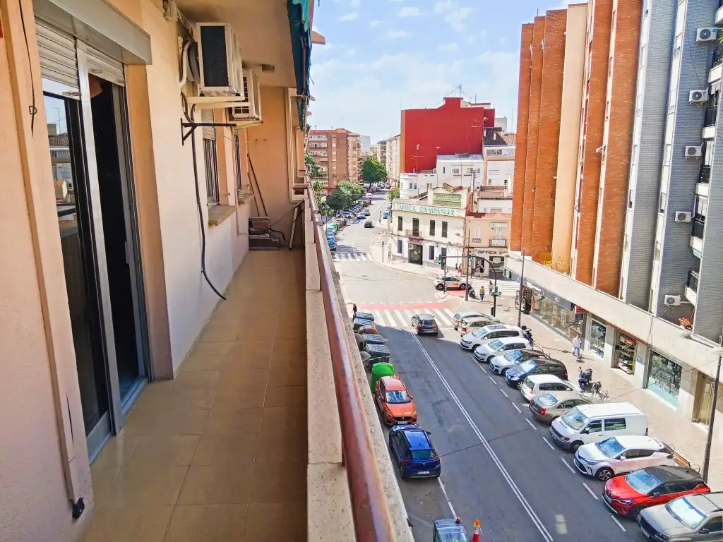 Vista exterior de Piso en venta en Valencia con Aire acondicionado, Amueblado y Horno