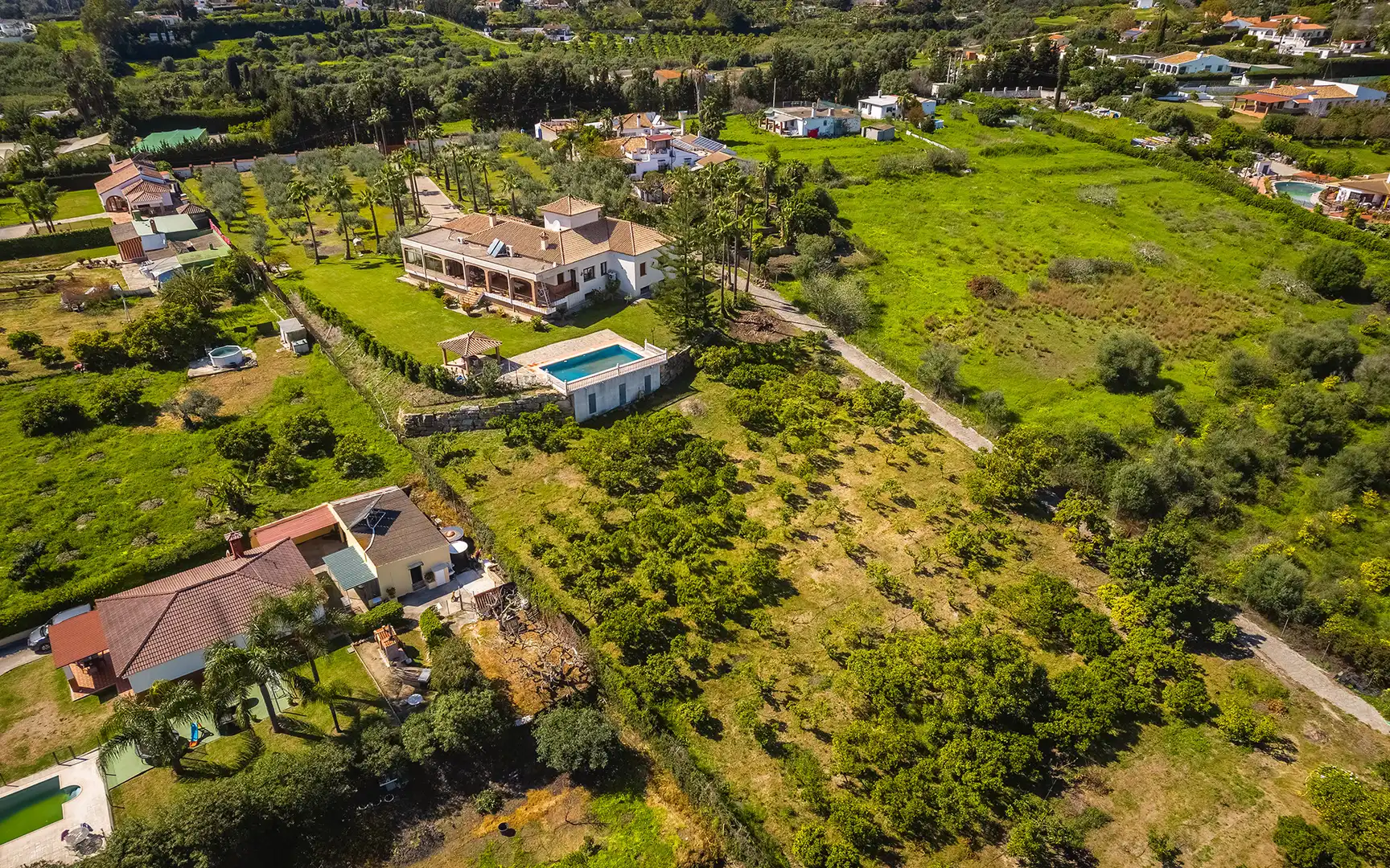 Casa con piscina en venta en Selwo