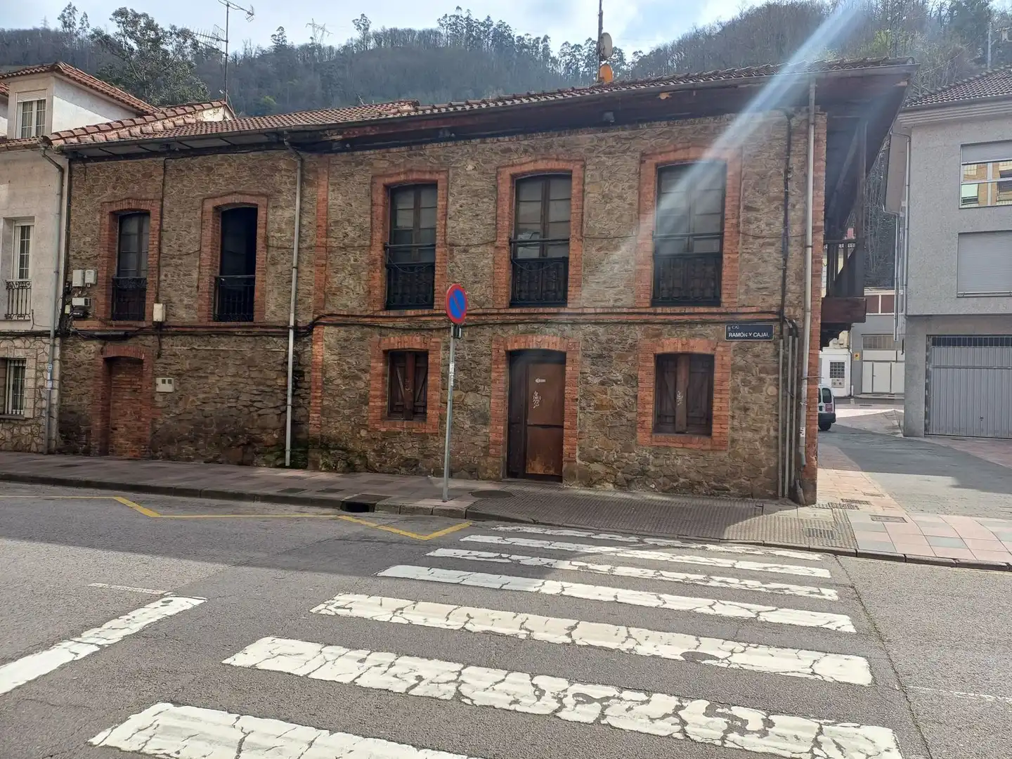 Vista exterior de Casa o xalet en venda en Mieres (Asturias) amb Terrassa i Piscina