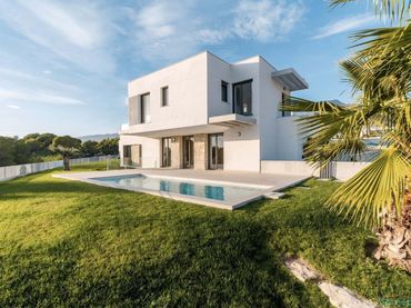 Casa con piscina en venta en Golf Bahía