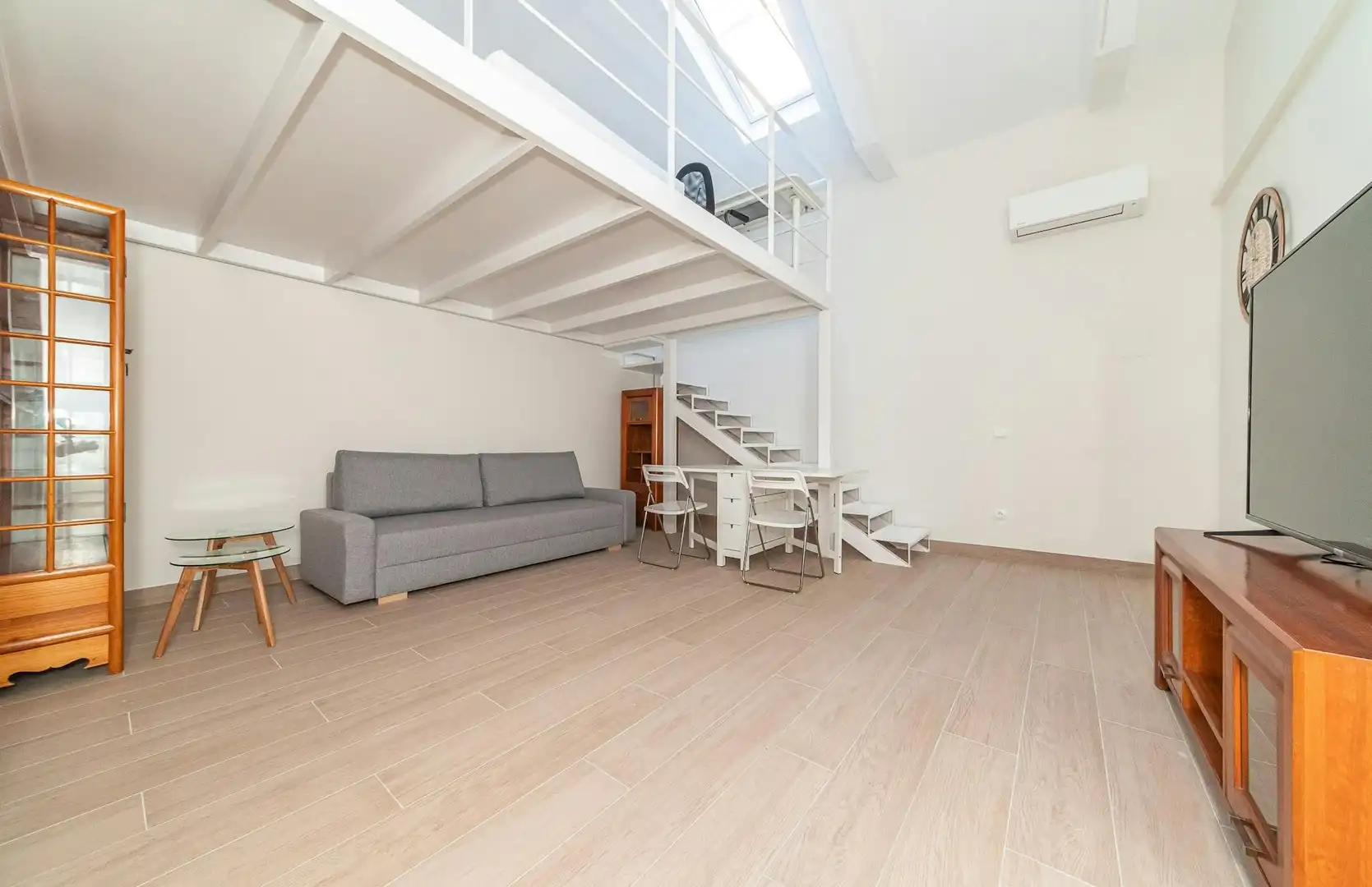 Living room of Flat for rent in Madrid  with Air Conditioner, Heating and Furnished