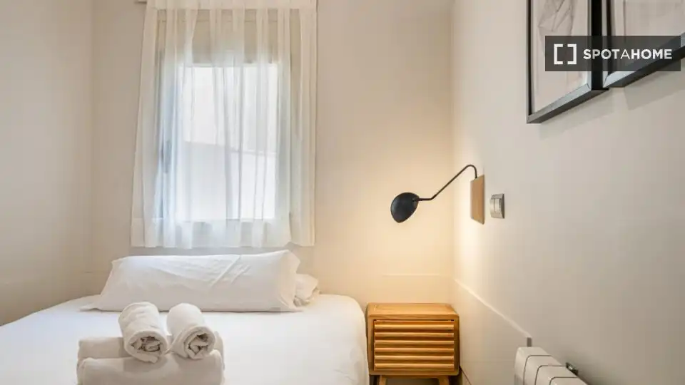 Bedroom of Flat for rent in Barcelona  with Air Conditioner, Heating and Furnished