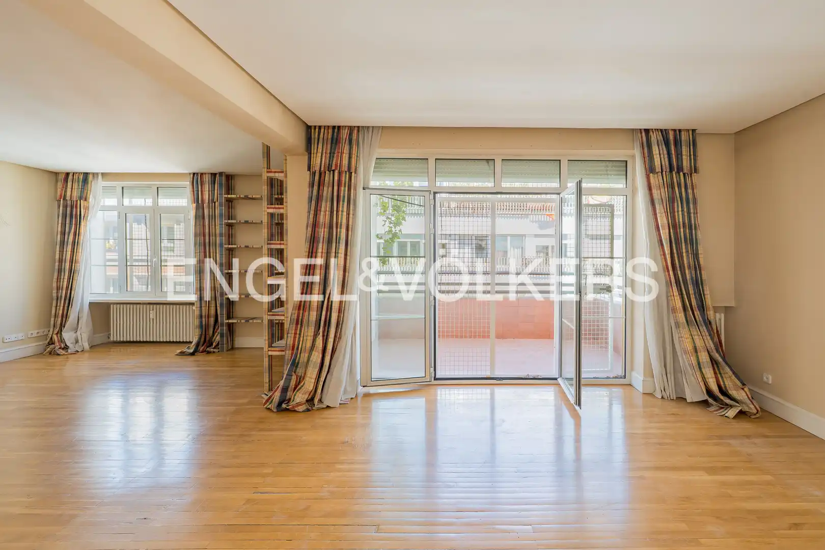 Vista exterior de Piso en venta en Madrid con Aire acondicionado, Calefacción y Trastero