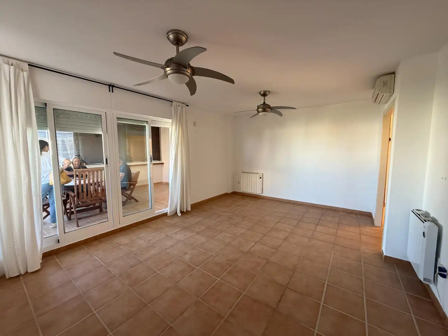 Sala de estar de Piso en venta en Águilas con Aire acondicionado y Piscina comunitaria