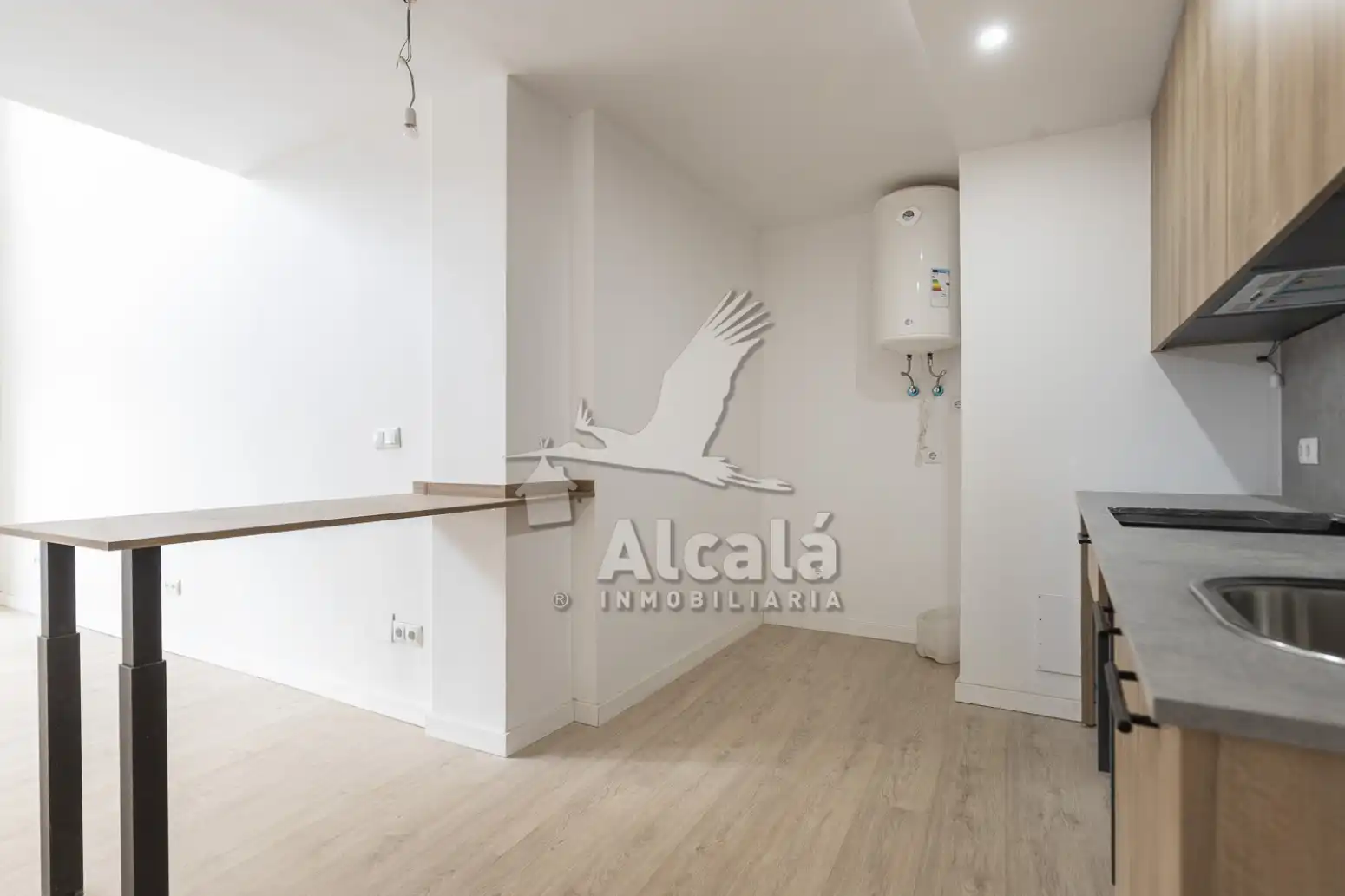 Habitación de Local en venta en Alcalá de Henares con Aire acondicionado