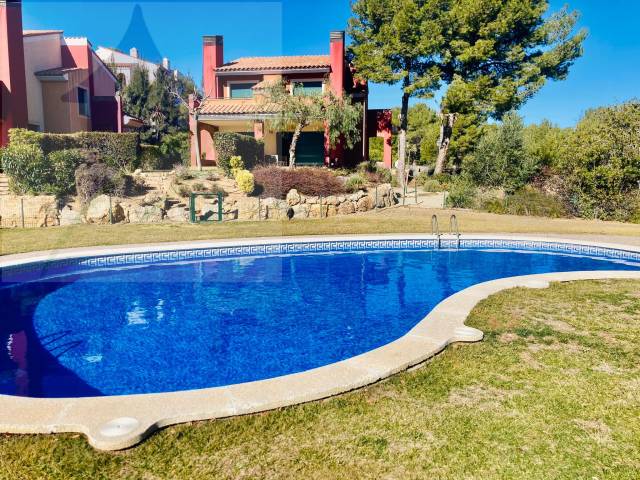 Casa adosada en Alquiler en Carrer de les Terres Noves, 4 en Bonmont Terres Noves