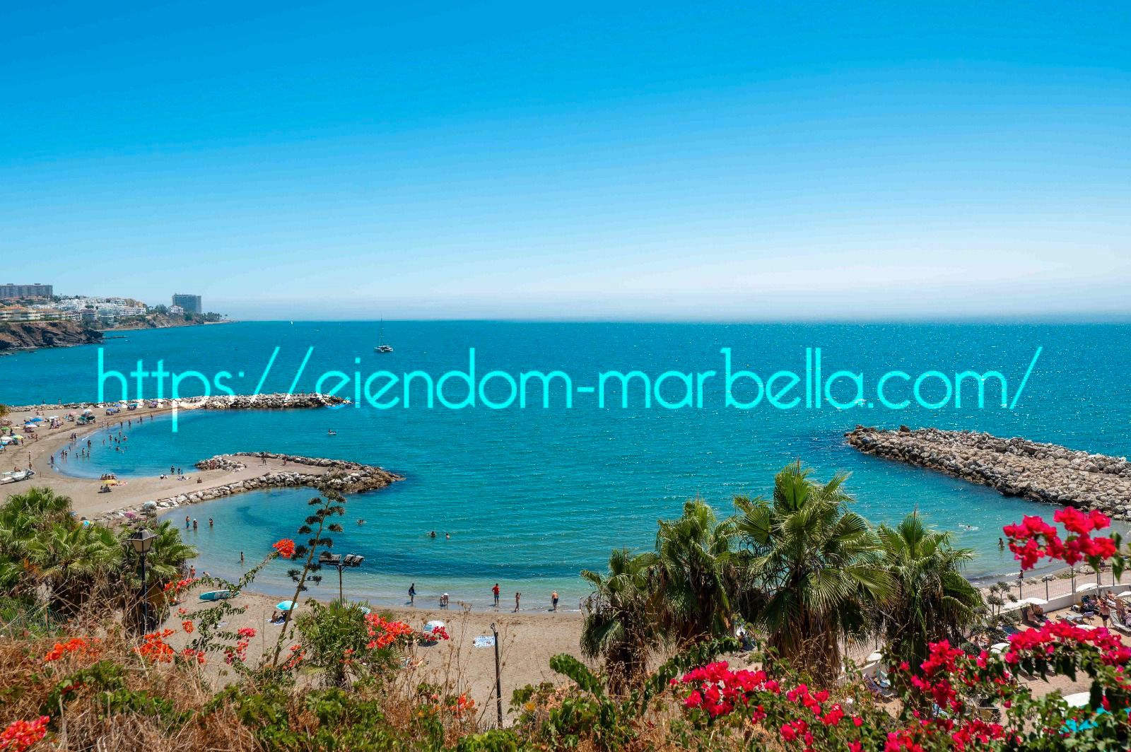 Vista exterior de Apartament en venda en Benalmádena amb Aire condicionat i Piscina comunitària