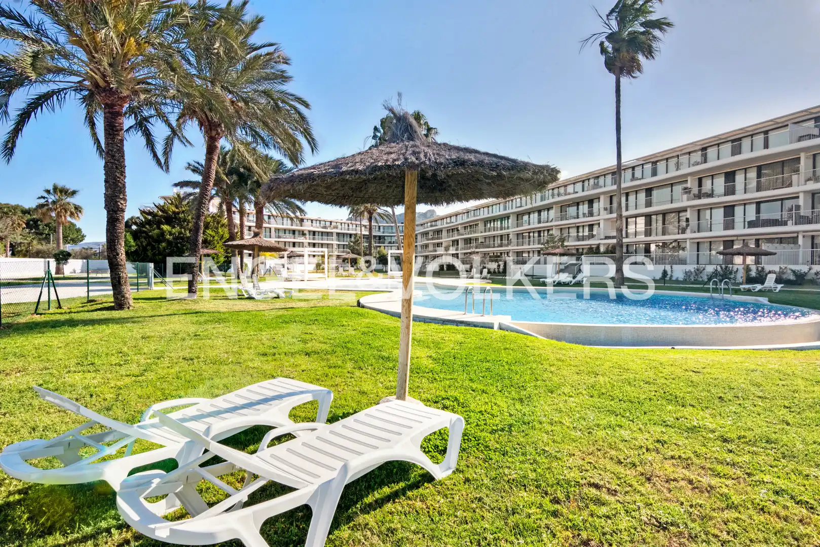Vista exterior de Ático en venta en Dénia con Calefacción, Terraza y Piscina