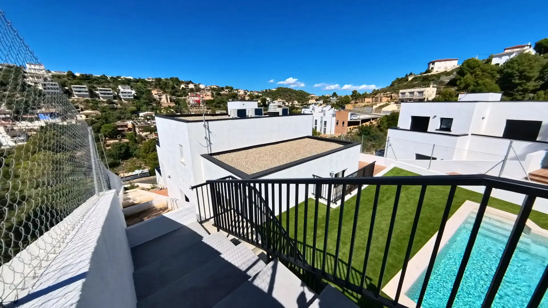 Vista exterior de Casa o xalet en venda en Calafell amb Aire condicionat, Calefacció i Jardí privat