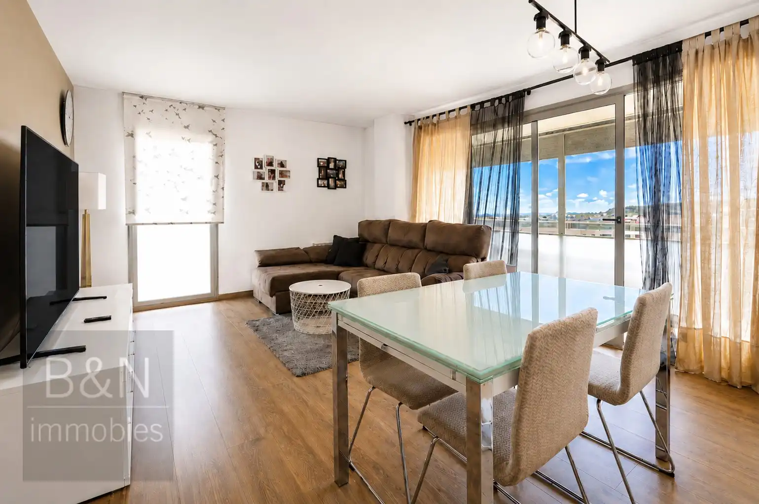 Living room of Flat for sale in Terrassa  with Air Conditioner, Heating and Terrace