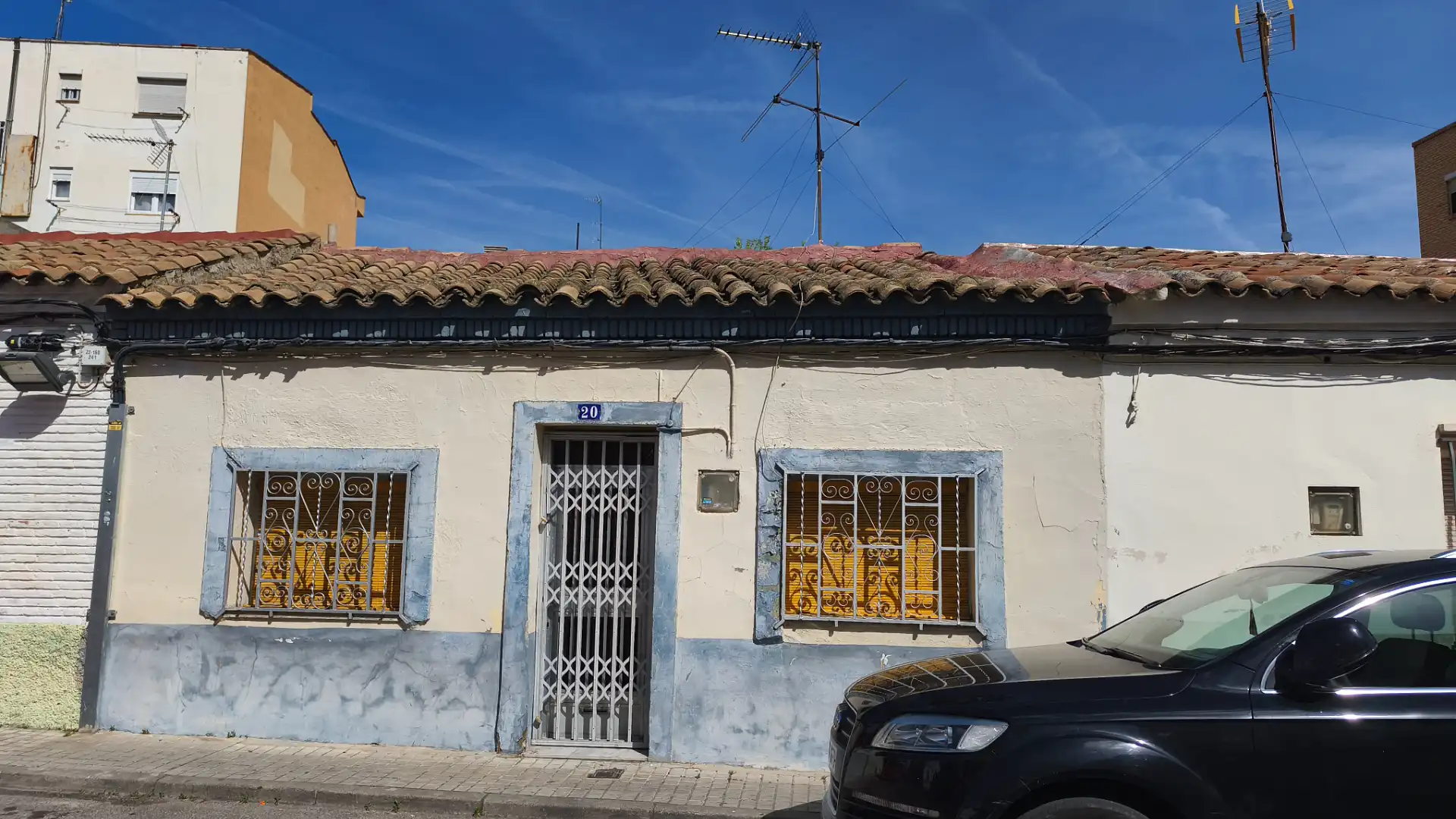 Vista exterior de Casa adosada en venta en  Zaragoza Capital con Jardín privado y Amueblado