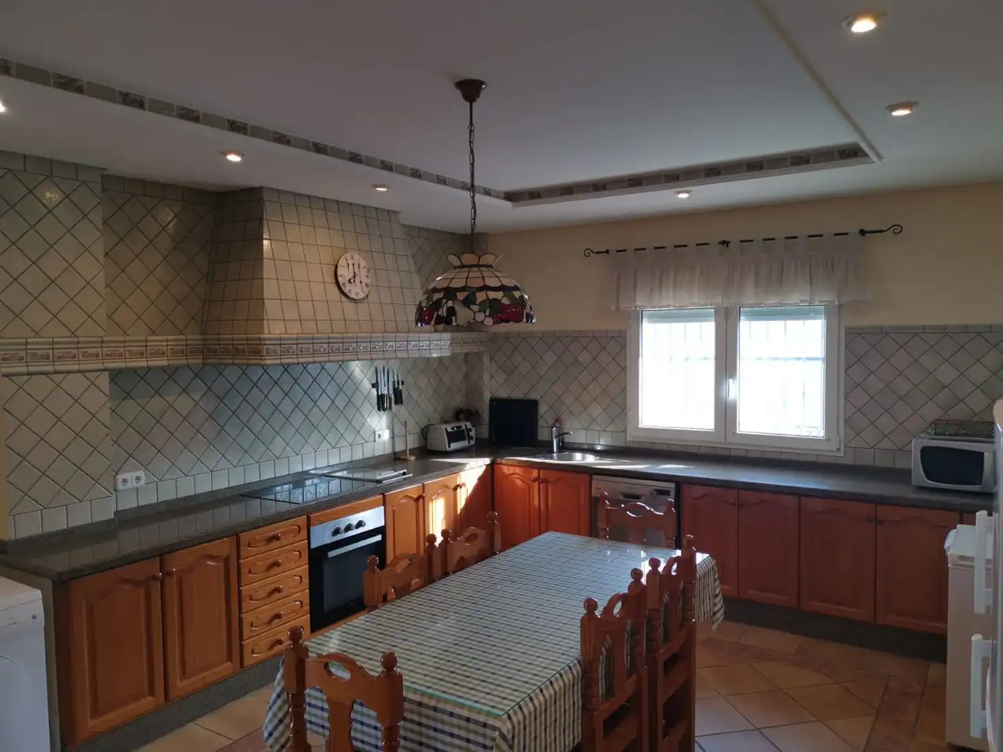 Cuina de Casa o xalet en venda en Chiclana de la Frontera amb Aire condicionat, Calefacció i Jardí privat