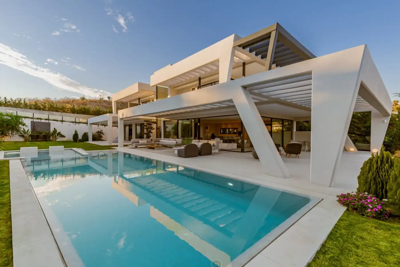 Xalet amb piscina en venda a Nueva Andalucía